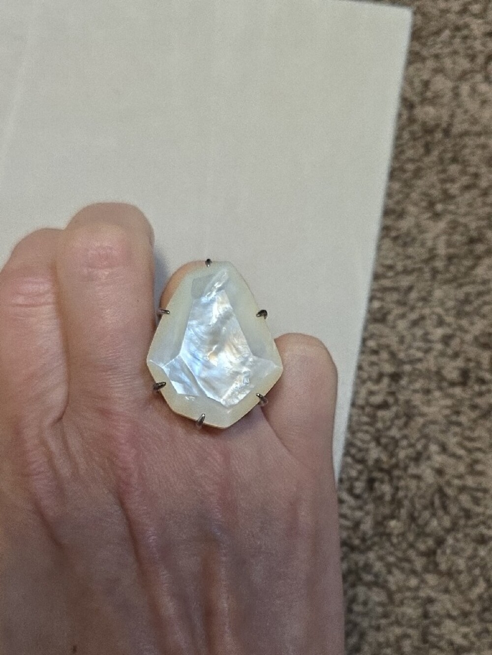 Kendra Scott Megan Ring In Iridescent Ivory Mother-Of-Pearl Set In Silver Size 8 - Picture 6 of 6